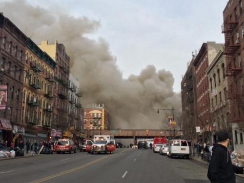 纽约曼哈顿地区发生爆炸 两栋建筑倒塌十余人受伤