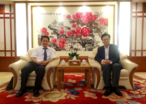 3月8日，红河学院校长甘雪春拜访中国驻泰国大使馆宁赋奎大使