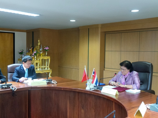 3月8日，红河学院校长甘雪春博士与泰国瓦拉亚隆宫皇家大学校长Sombat博士进行工作交流
