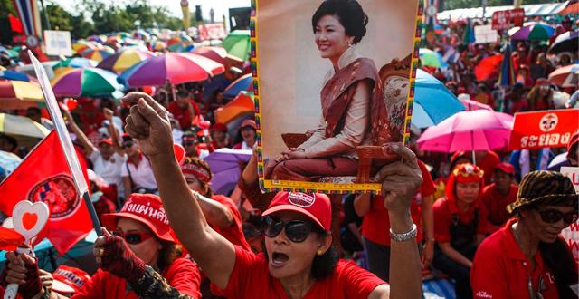 泰国数万红衫军集会 誓言将持续示威声援英拉