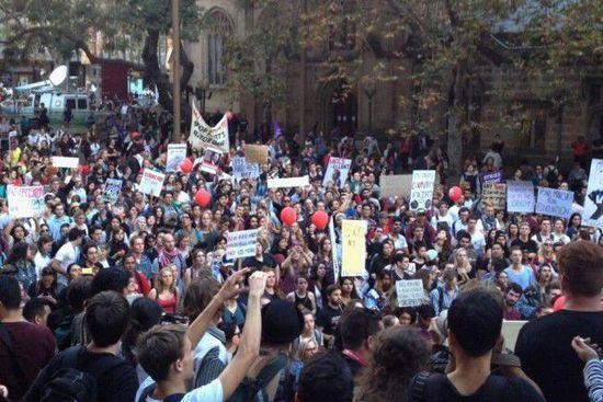 澳大利亚大学生爆发游行 抗议政府削减教育拨款