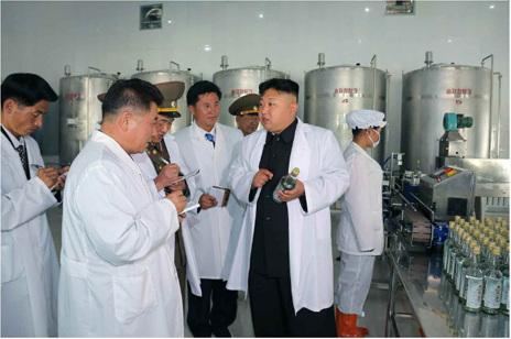 金正恩视察朝鲜龙门酒厂要求建金正日壁画（图）